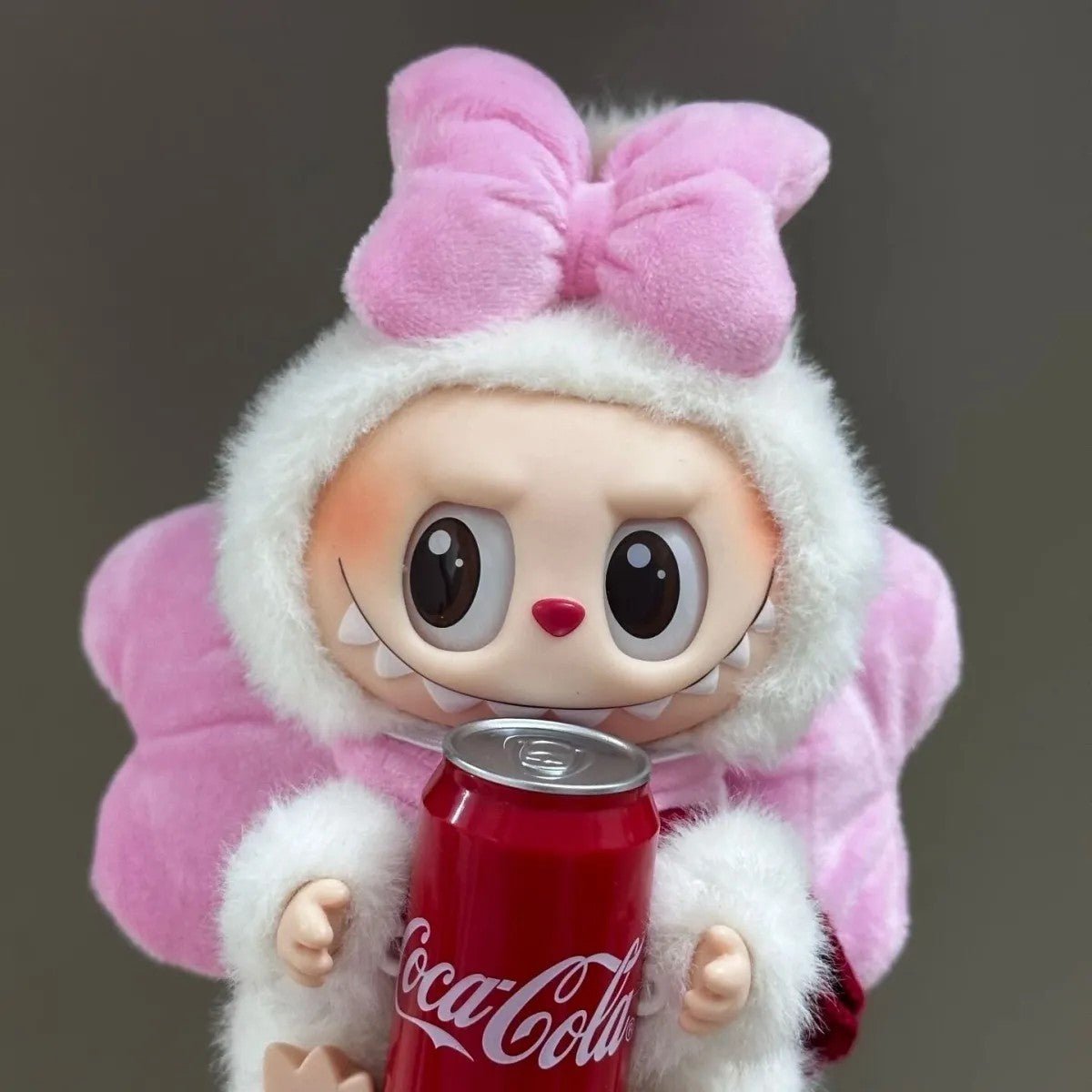 [Labubu accessories] First and second generation Labubu keychain clothing pendant Coke happy factor bow set - URANBATO