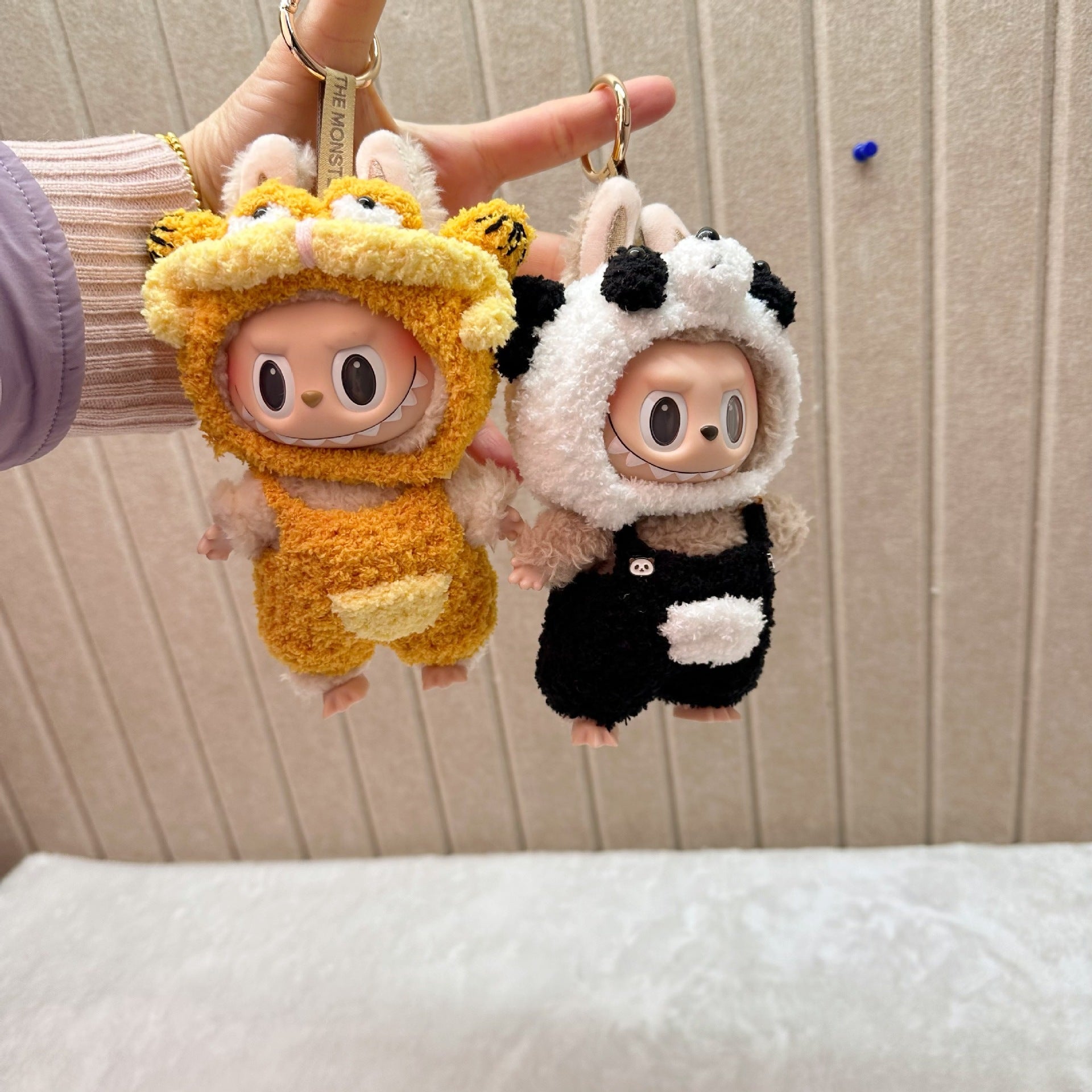 [Labubu Dress Up] 17CM Clothes Dress Up Labubu Handmade Garfield Panda Suit Keychain Baby Clothes - URANBATO