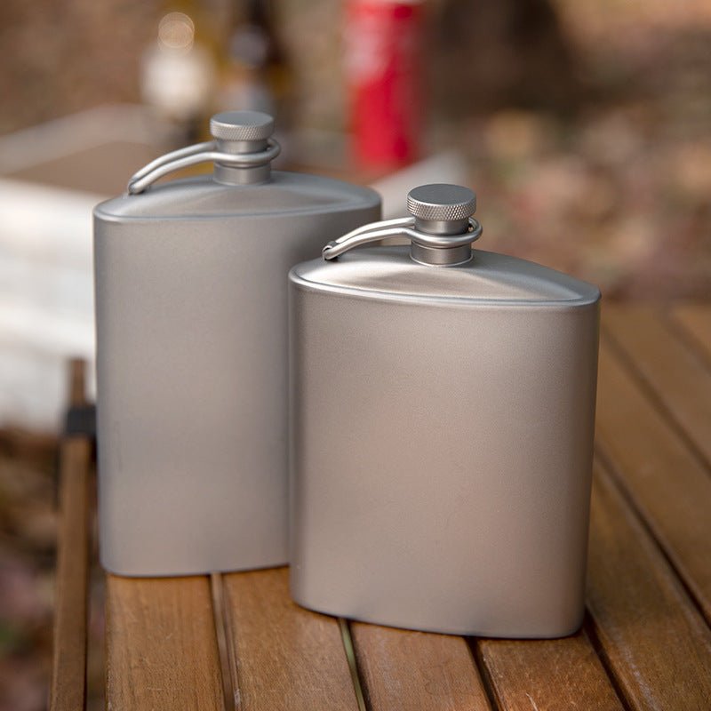 Pure titanium portable hip flask，Pure Titanium Flask,150g Featherweight,200ml Liquid Zero Metallic Taste, - 30℃ Unbreakable - URANBATO