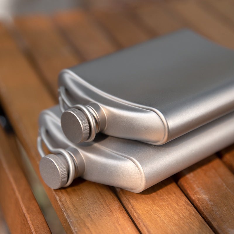 Pure titanium portable hip flask，Pure Titanium Flask,150g Featherweight,200ml Liquid Zero Metallic Taste, - 30℃ Unbreakable - URANBATO
